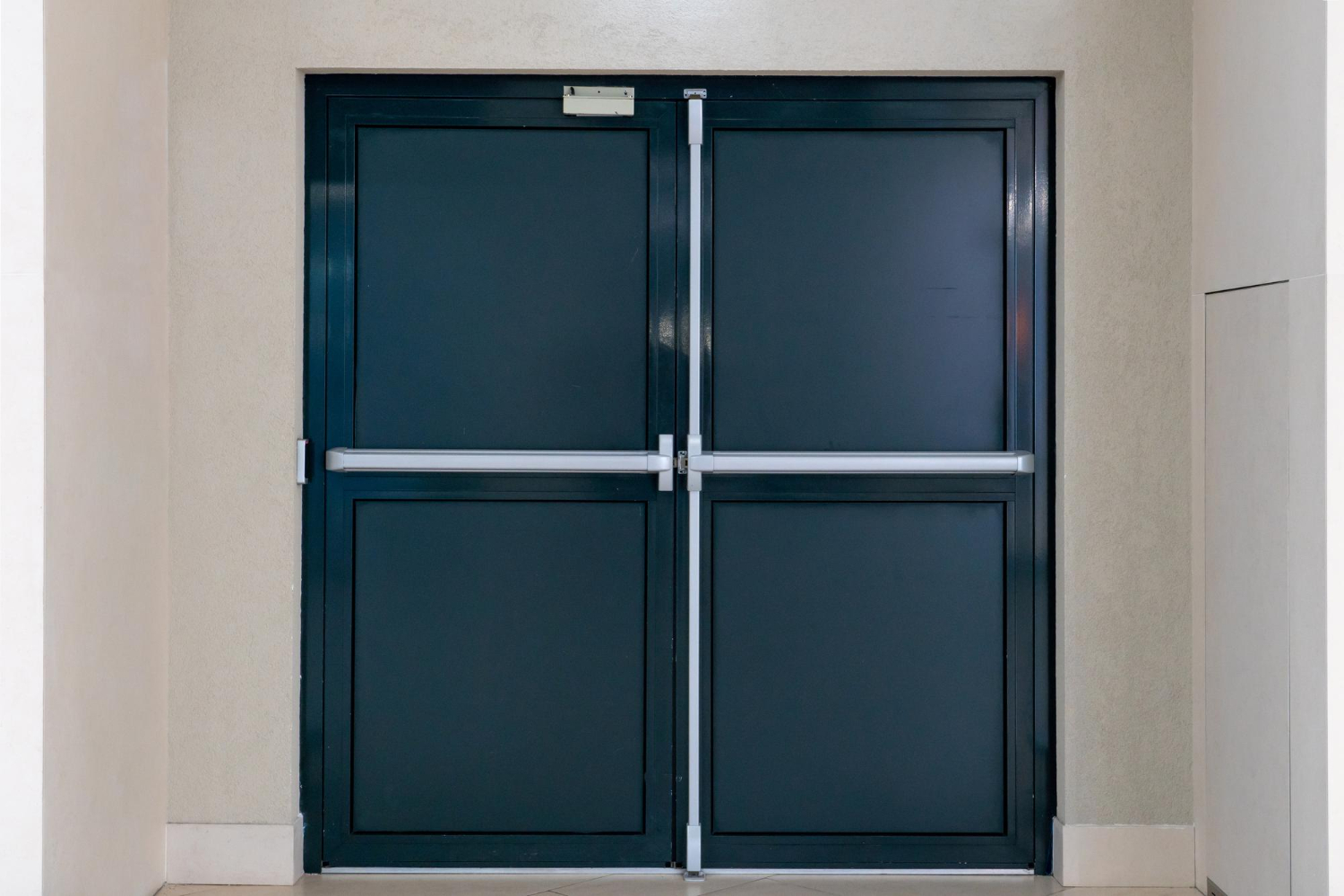 Puerta de seguridad residencial